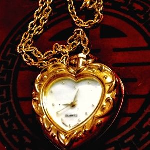 Exquisite vintage golden heart shape quartz watch on gold chain